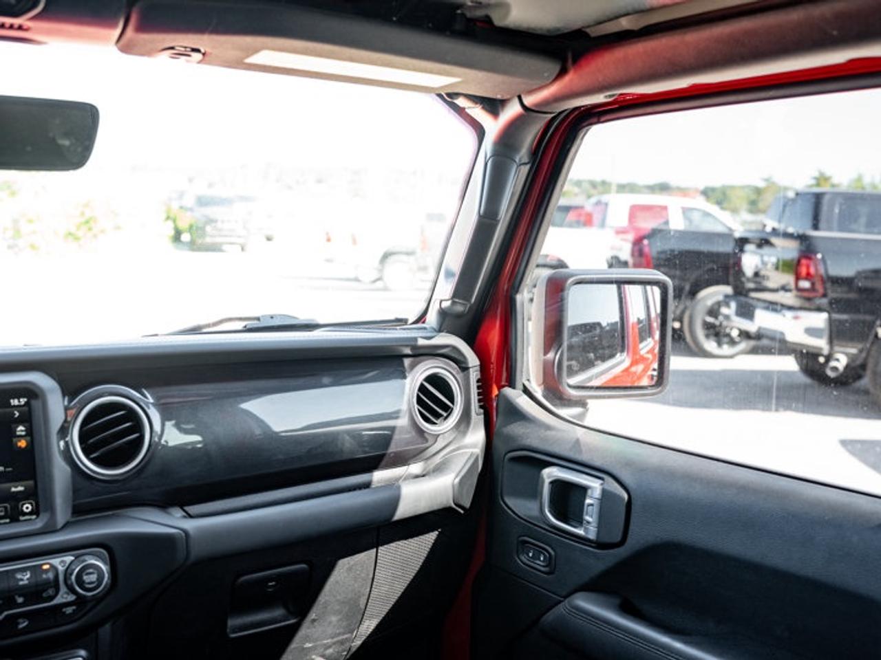 2021 Jeep Wrangler UNLIMITED ALTITUDE Photo