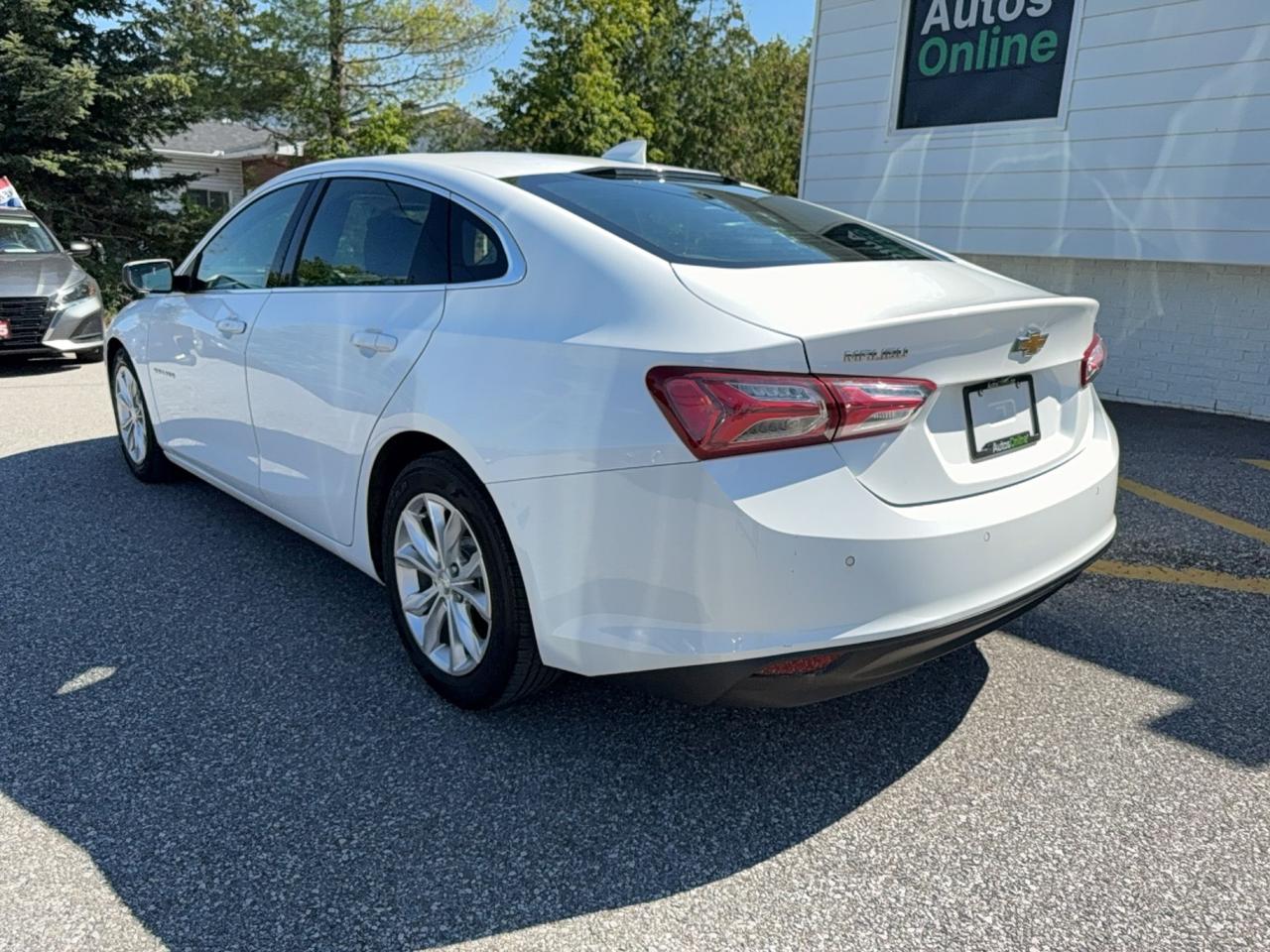 2019 Chevrolet Malibu LT Photo2