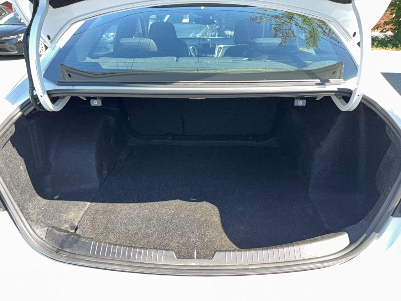 2019 Chevrolet Malibu LT-SUNROOF-BACKUP CAM-ALLOY WHEELS-PWR SEAT Photo