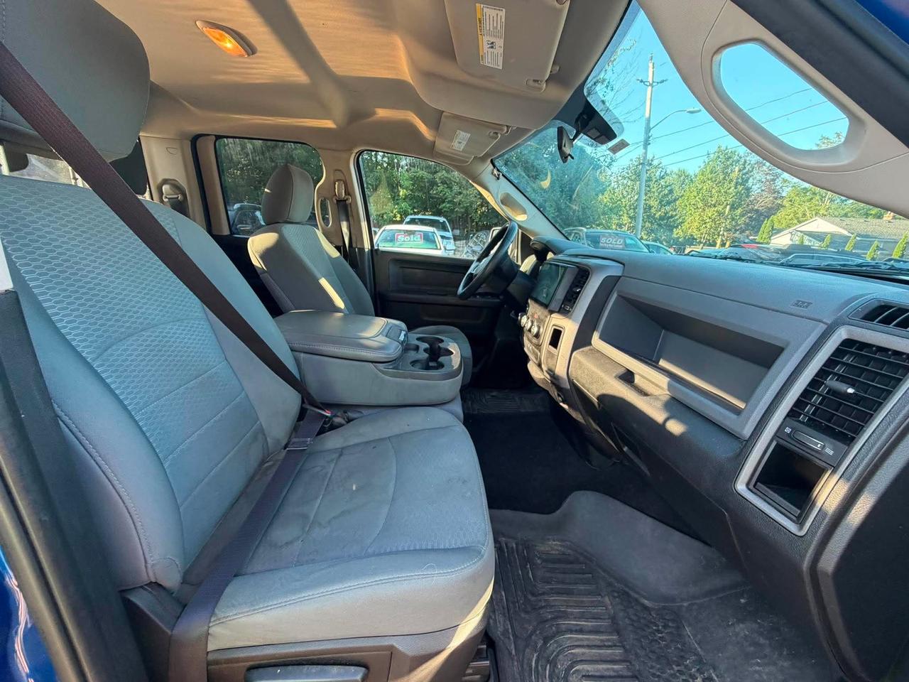 2016 RAM 1500 2WD QUAD CAB 140.5" ST Photo
