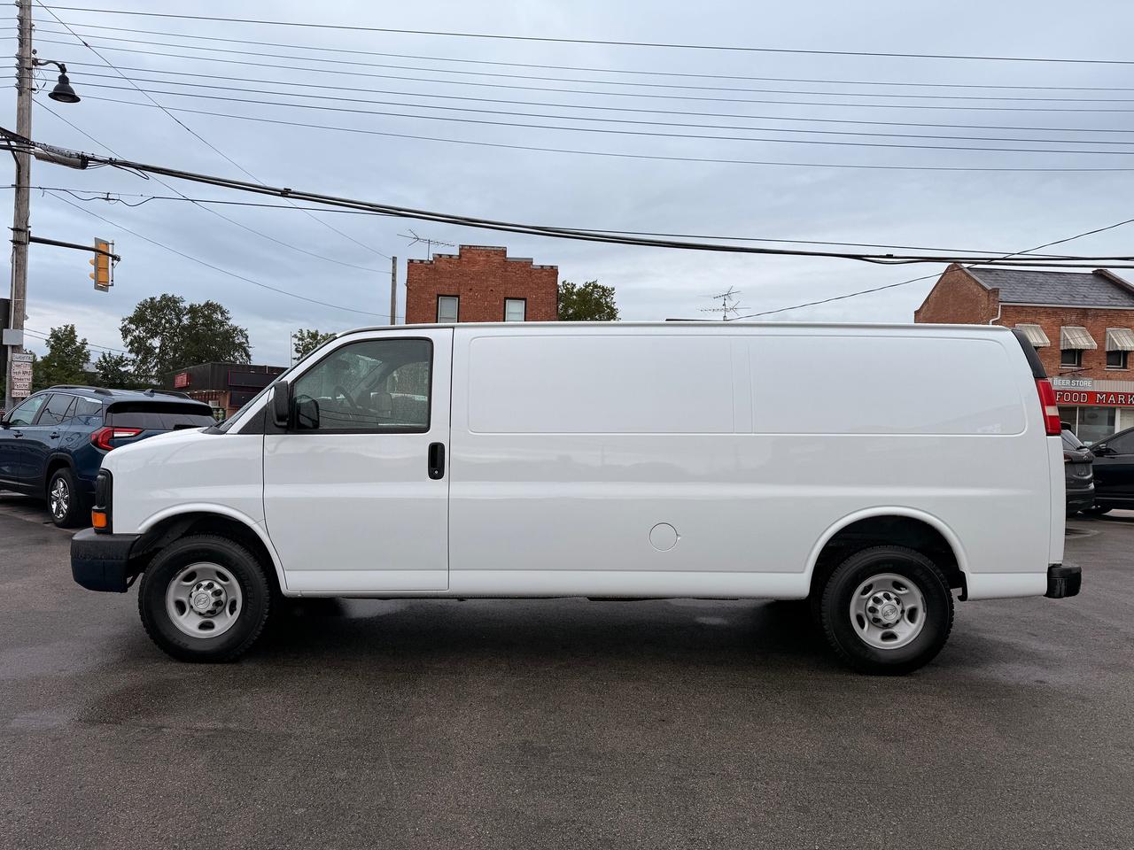 2009 Chevrolet Express Cargo Van RWD 2500 155" Photo