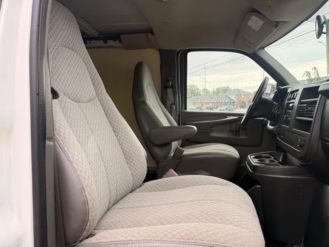 2009 Chevrolet Express Cargo Van RWD 2500 155" Photo
