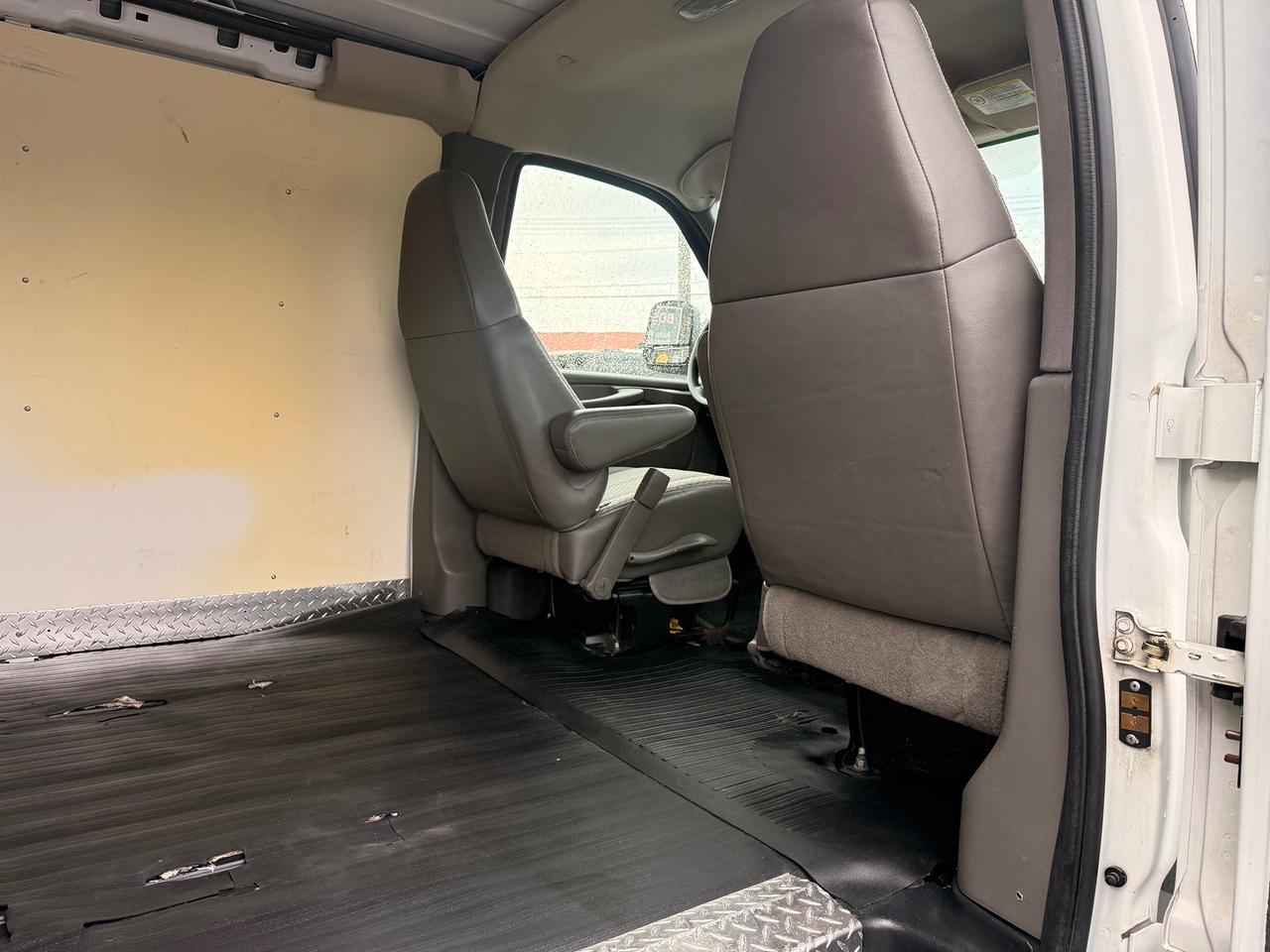 2009 Chevrolet Express Cargo Van RWD 2500 155" Photo
