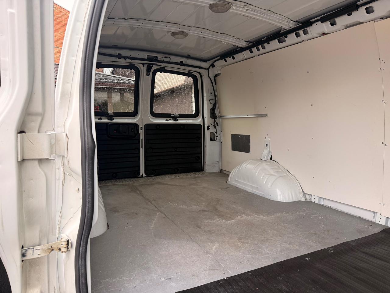 2009 Chevrolet Express Cargo Van RWD 2500 155" Photo
