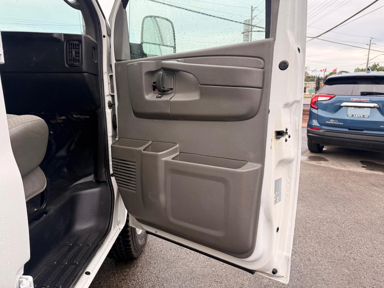 2009 Chevrolet Express Cargo Van RWD 2500 155" Photo