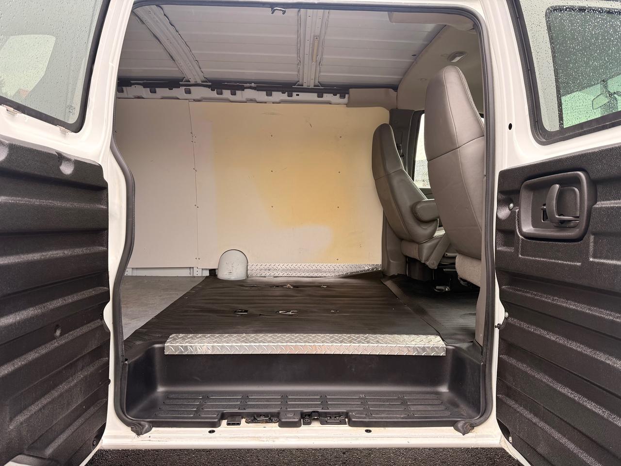 2009 Chevrolet Express Cargo Van RWD 2500 155" Photo