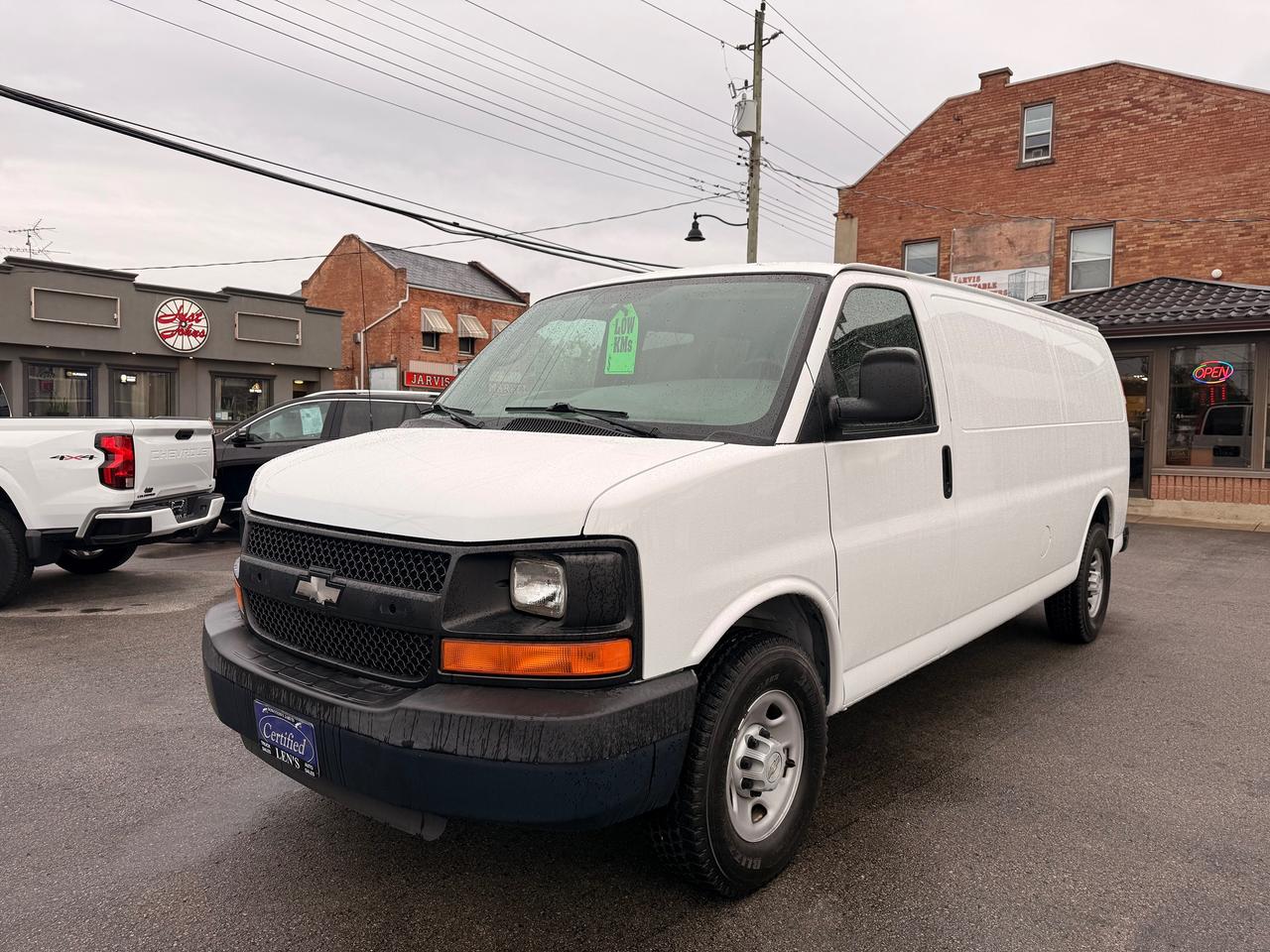 2009 Chevrolet Express Cargo Van RWD 2500 155" Photo