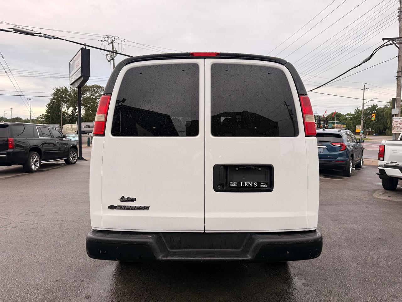 2009 Chevrolet Express Cargo Van RWD 2500 155" Photo