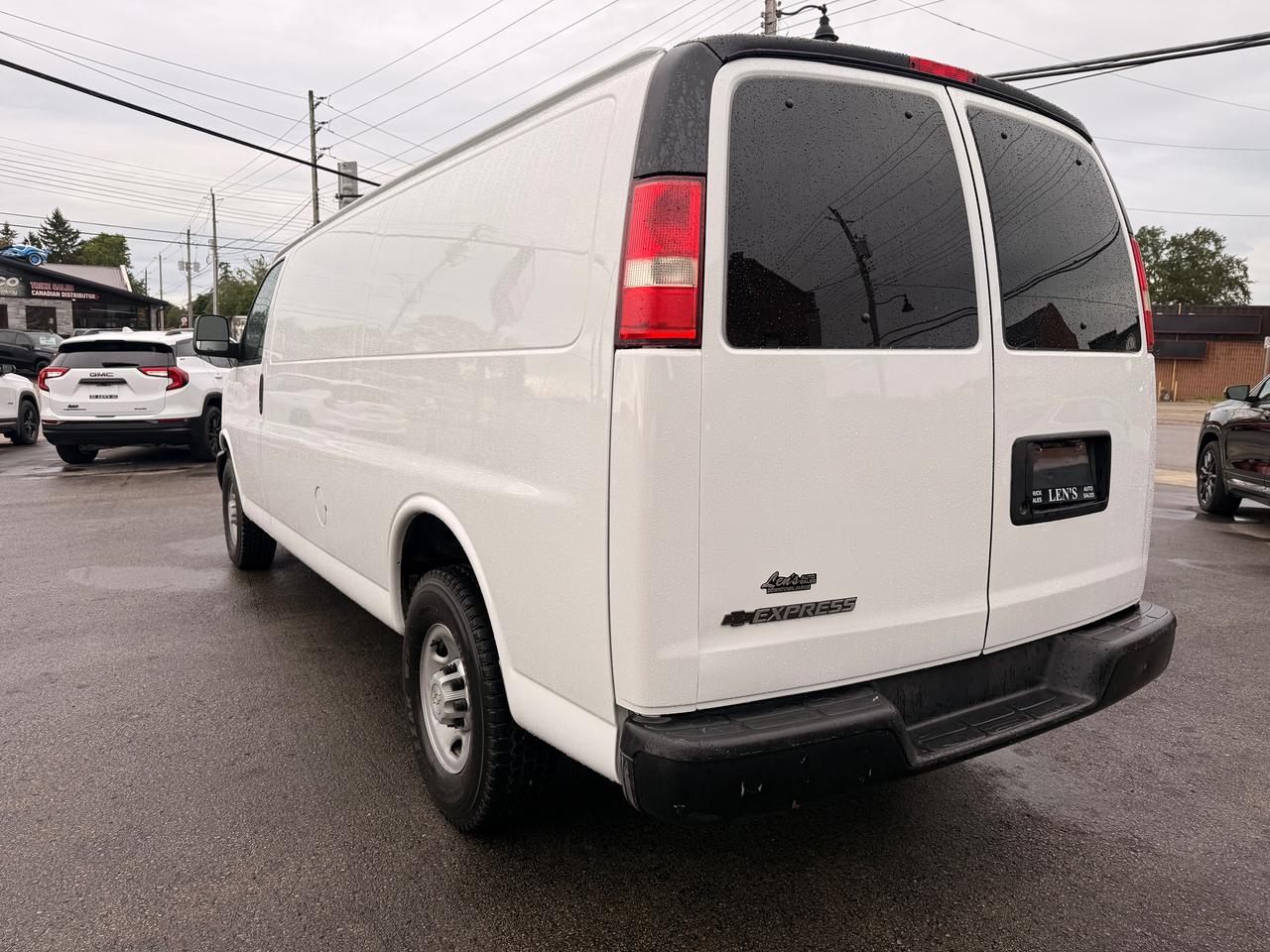 2009 Chevrolet Express Cargo Van RWD 2500 155" Photo