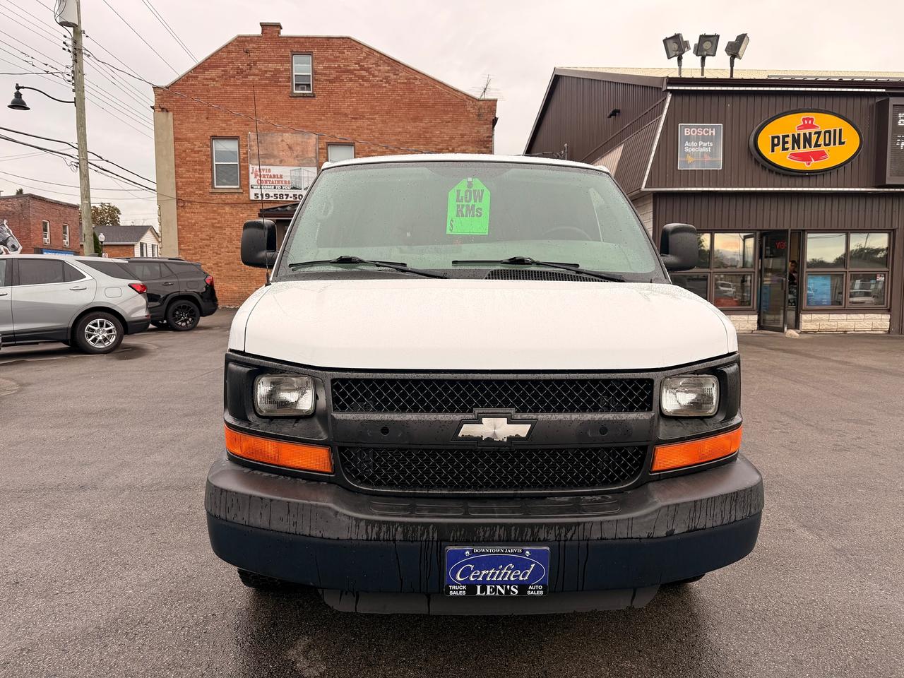 2009 Chevrolet Express Cargo Van RWD 2500 155" Photo
