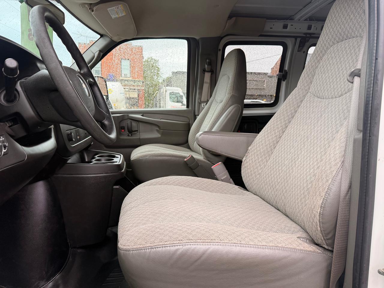 2009 Chevrolet Express Cargo Van RWD 2500 155" Photo