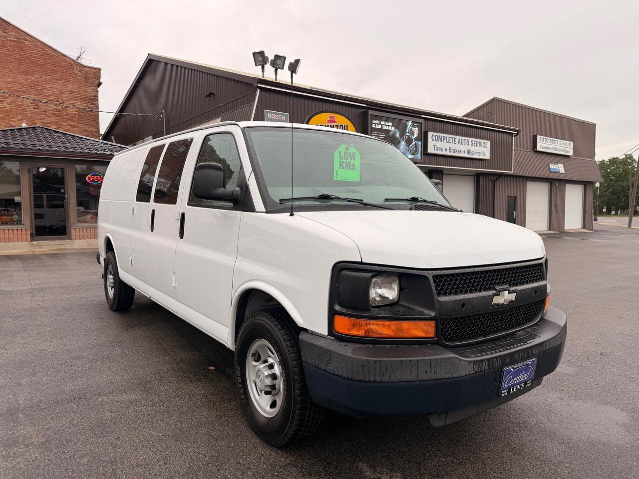 2009 Chevrolet Express Cargo Van RWD 2500 155" Photo
