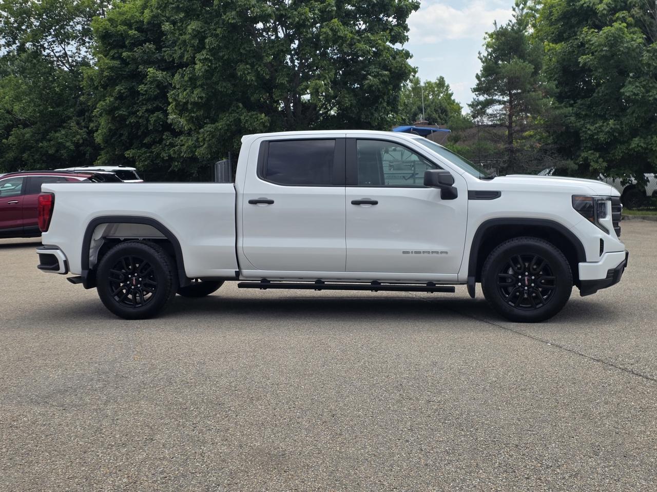 2024 GMC Sierra 1500 Pro Crew Cab 4WD Photo3