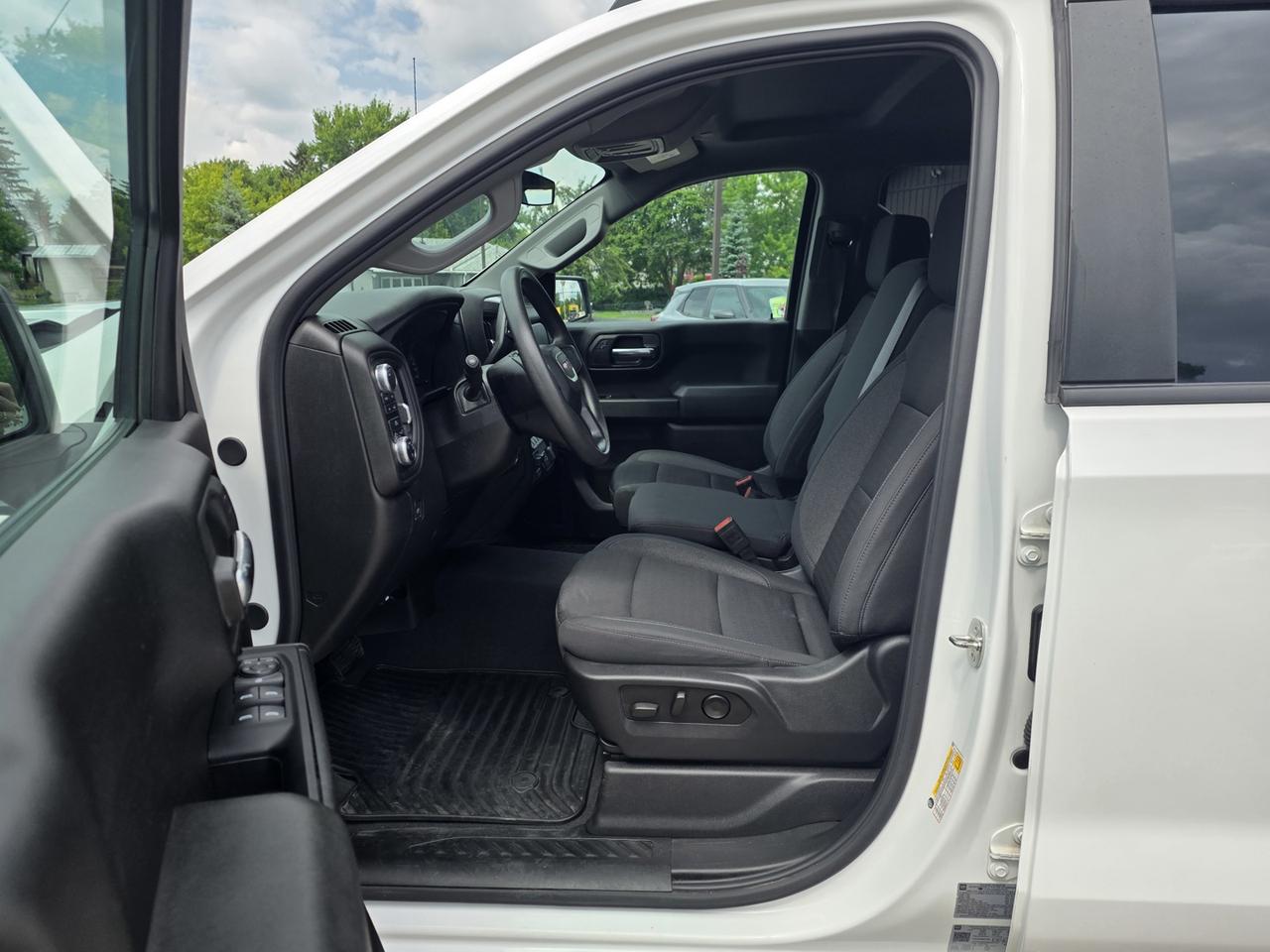 2024 GMC Sierra 1500 Pro Crew Cab 4WD Photo