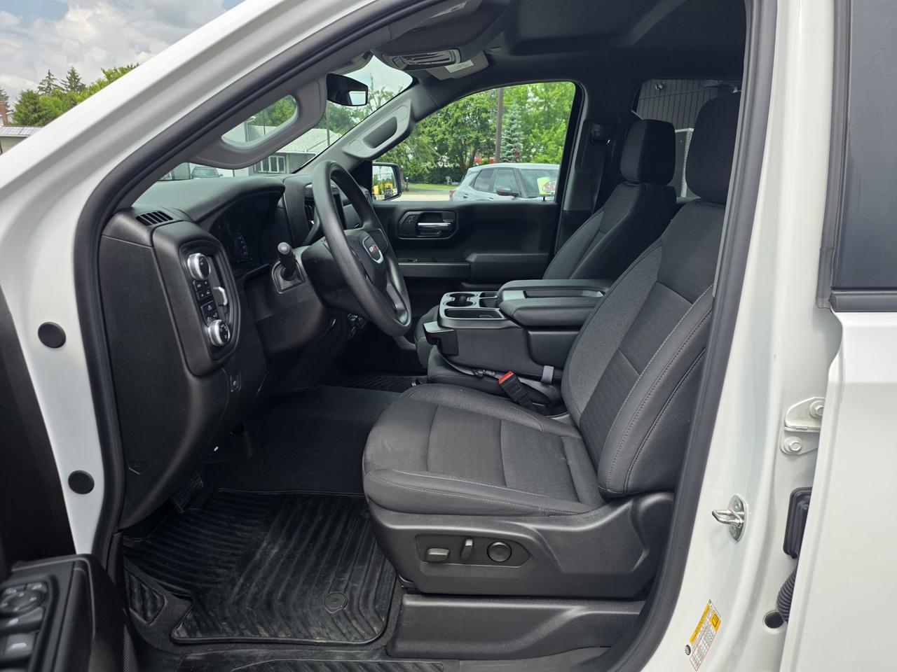 2024 GMC Sierra 1500 Pro Crew Cab 4WD Photo