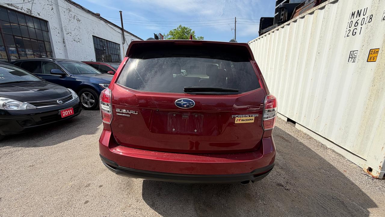 2016 Subaru Forester i Touring w/Tech Pkg Photo