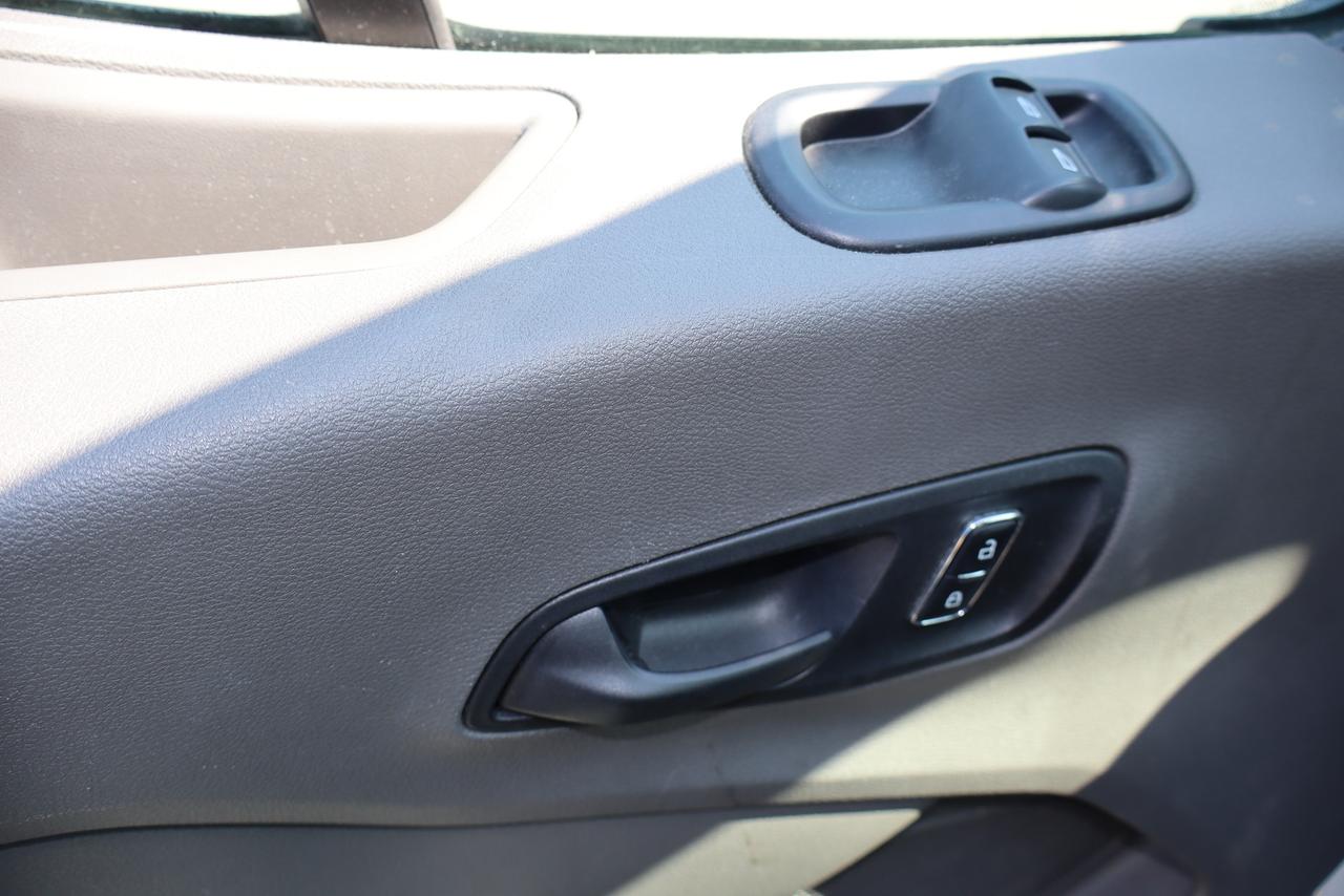 2024 Ford Transit XLT 12 passnger Photo