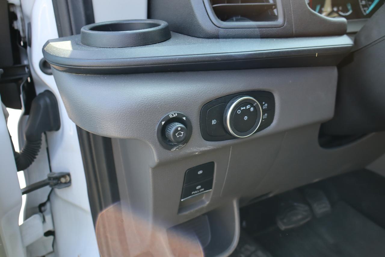 2024 Ford Transit XLT 12 passnger Photo