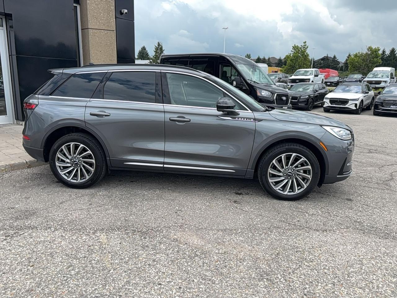 2026 Lincoln Corsair RESERVE, 2L, 201A, PANO ROOF, REMOTE START, TECH! Photo3