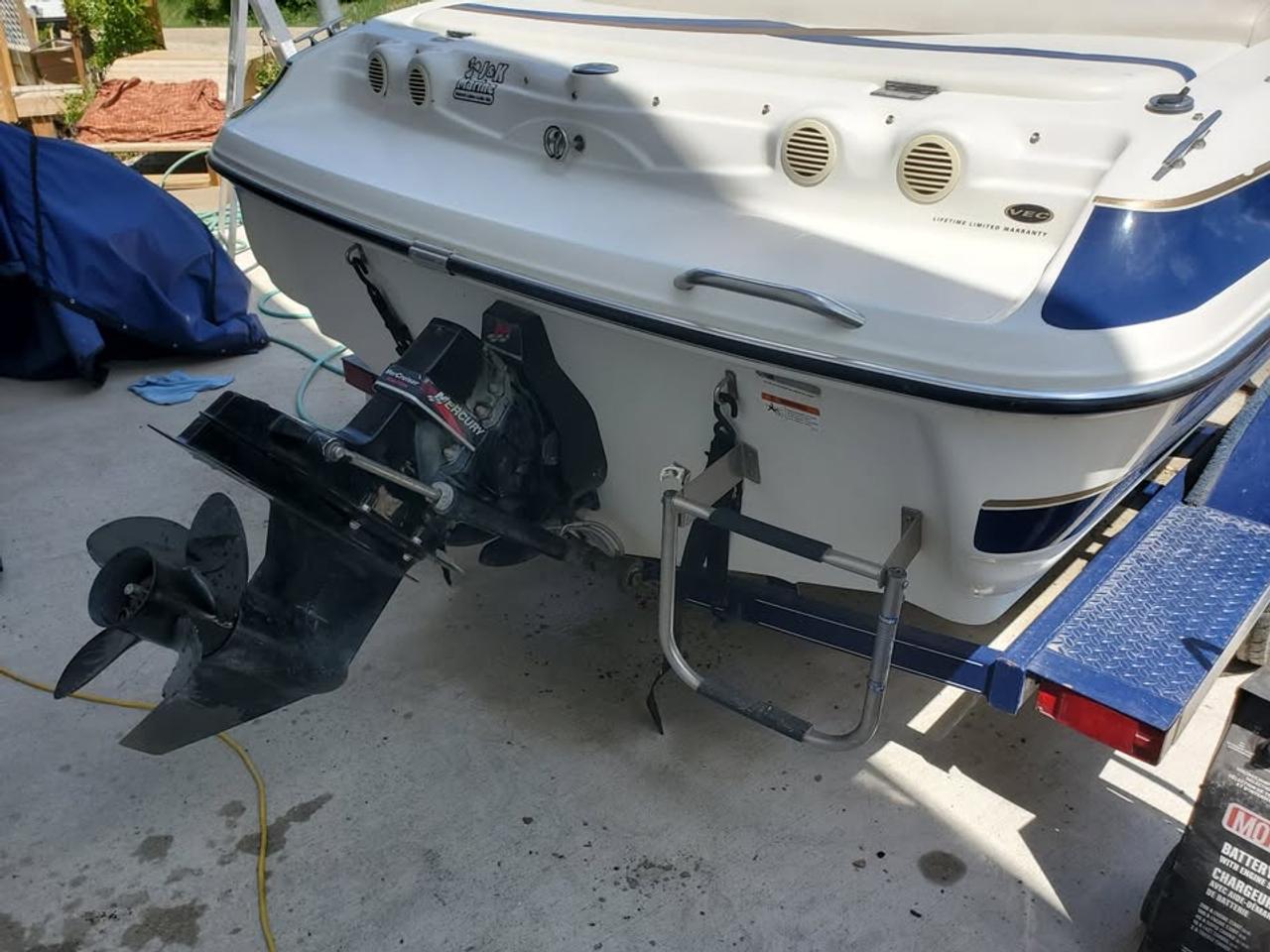 2004 Larson SEI 186 BOWRIDER 3.0 Mercruiser Photo5