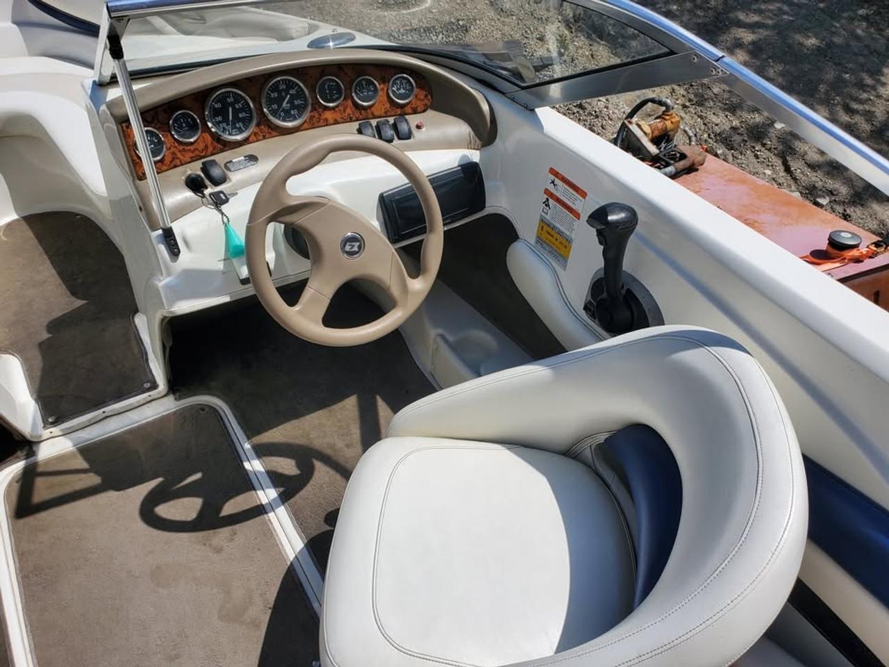 2004 Larson SEI 186 BOWRIDER 3.0 Mercruiser Photo5