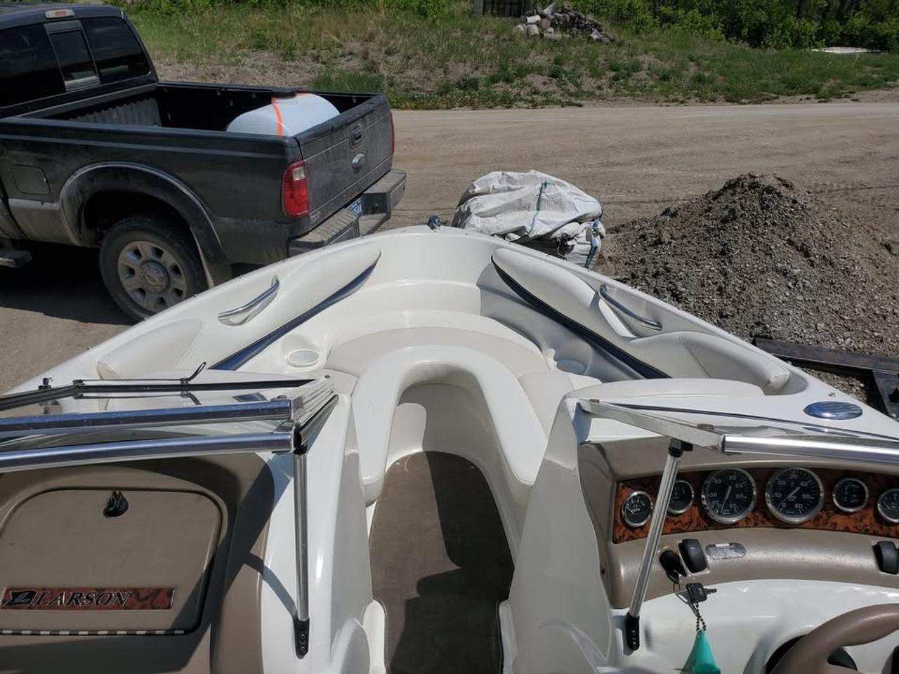 2004 Larson SEI 186 BOWRIDER 3.0 Mercruiser Photo5