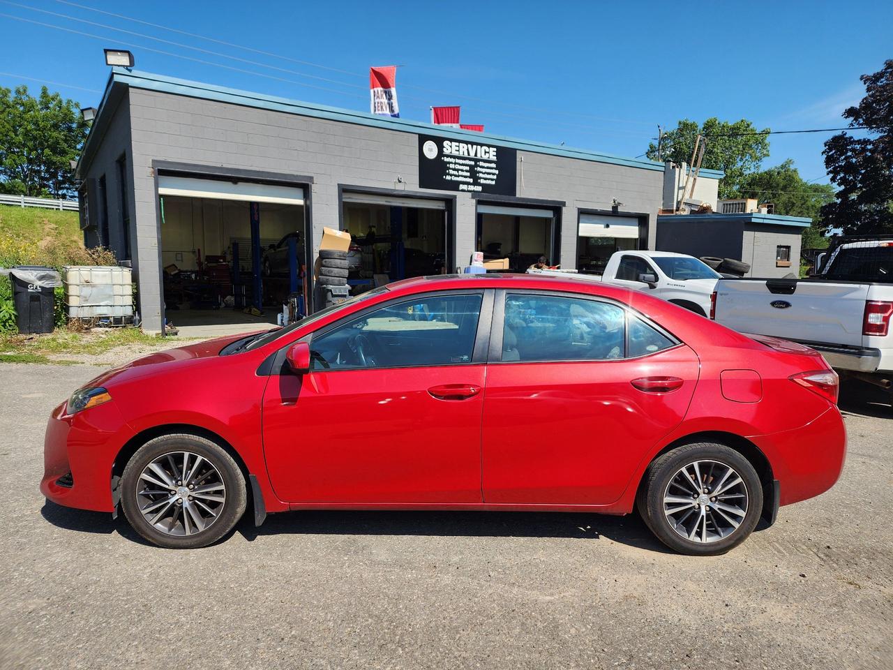 2017 Toyota Corolla LE l Clean Carfax l No Accidents l Good Condition Photo4