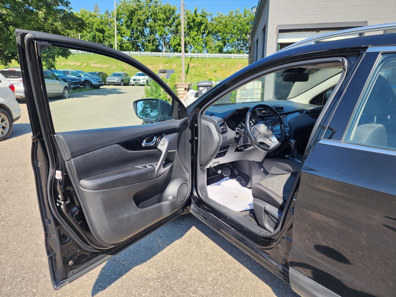 2020 Nissan Qashqai SV l Clean Carfax l No Accidents l Good Condition Photo