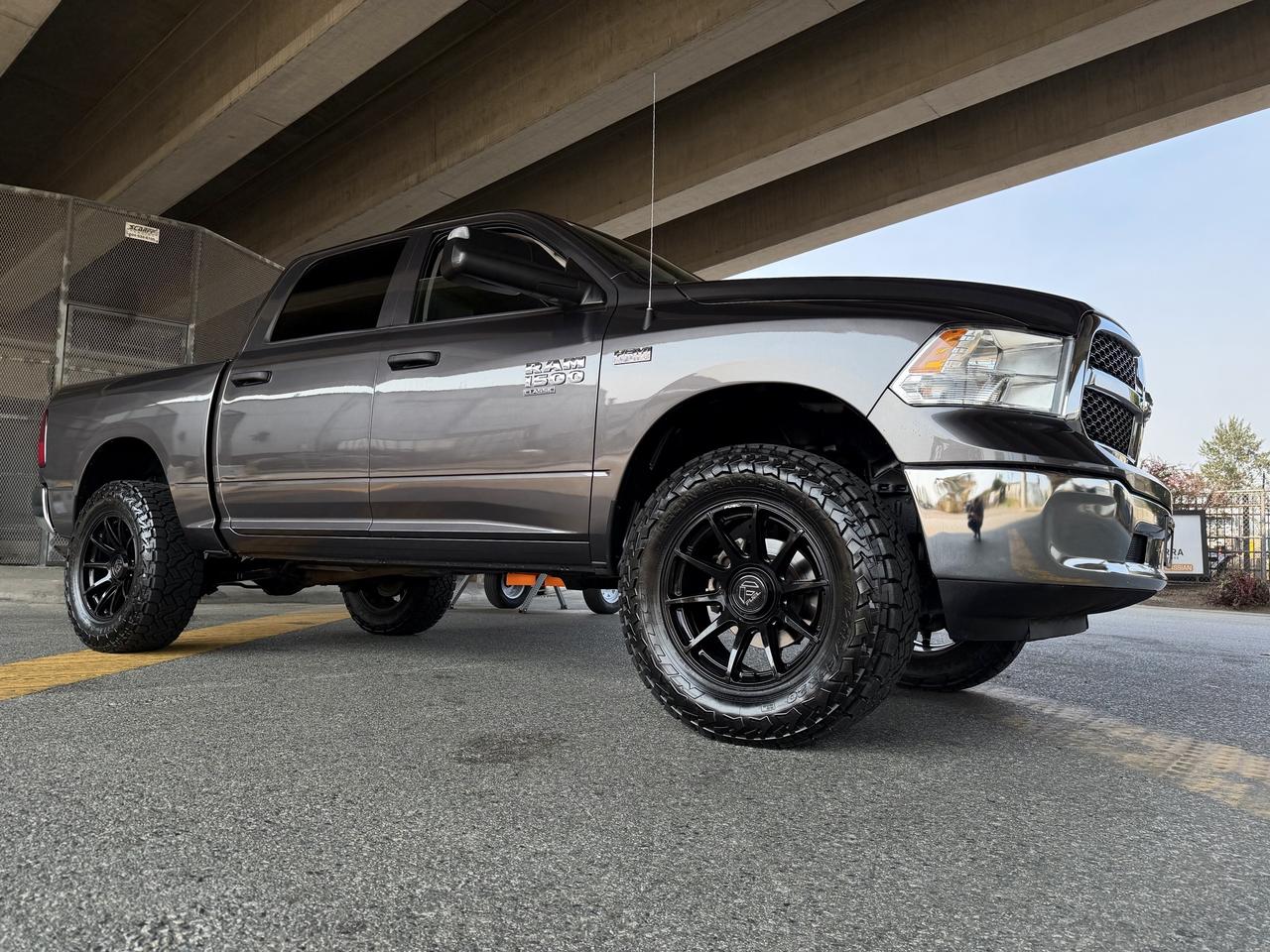2023 RAM 1500 Classic SLT 4WD HEMI 4" SUSP LIFT 35" NITTOS CUSTOM LEATHR - Photo #1
