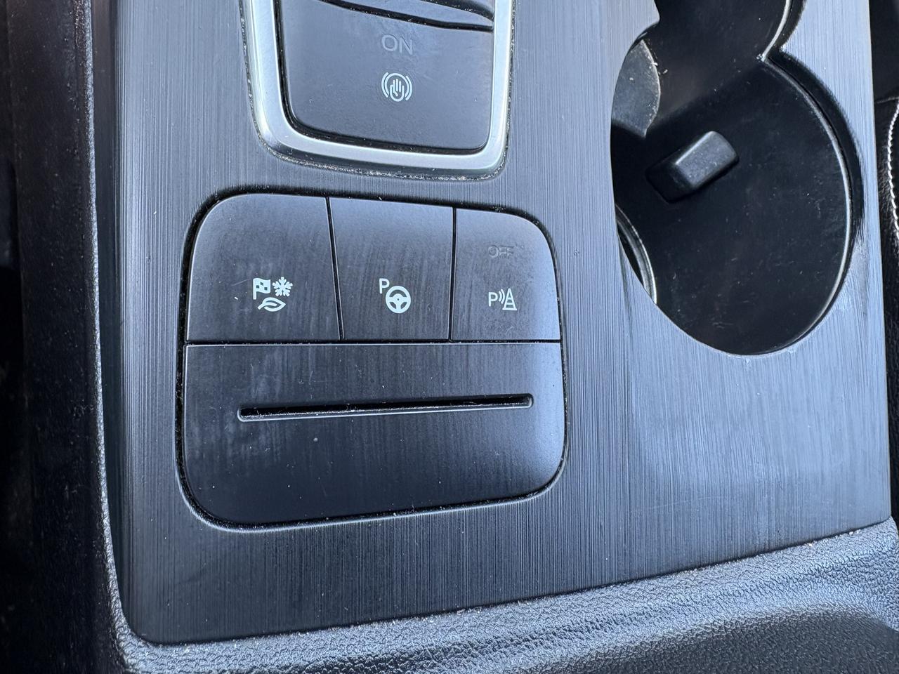 2020 Ford Escape Titanium Hybrid Photo