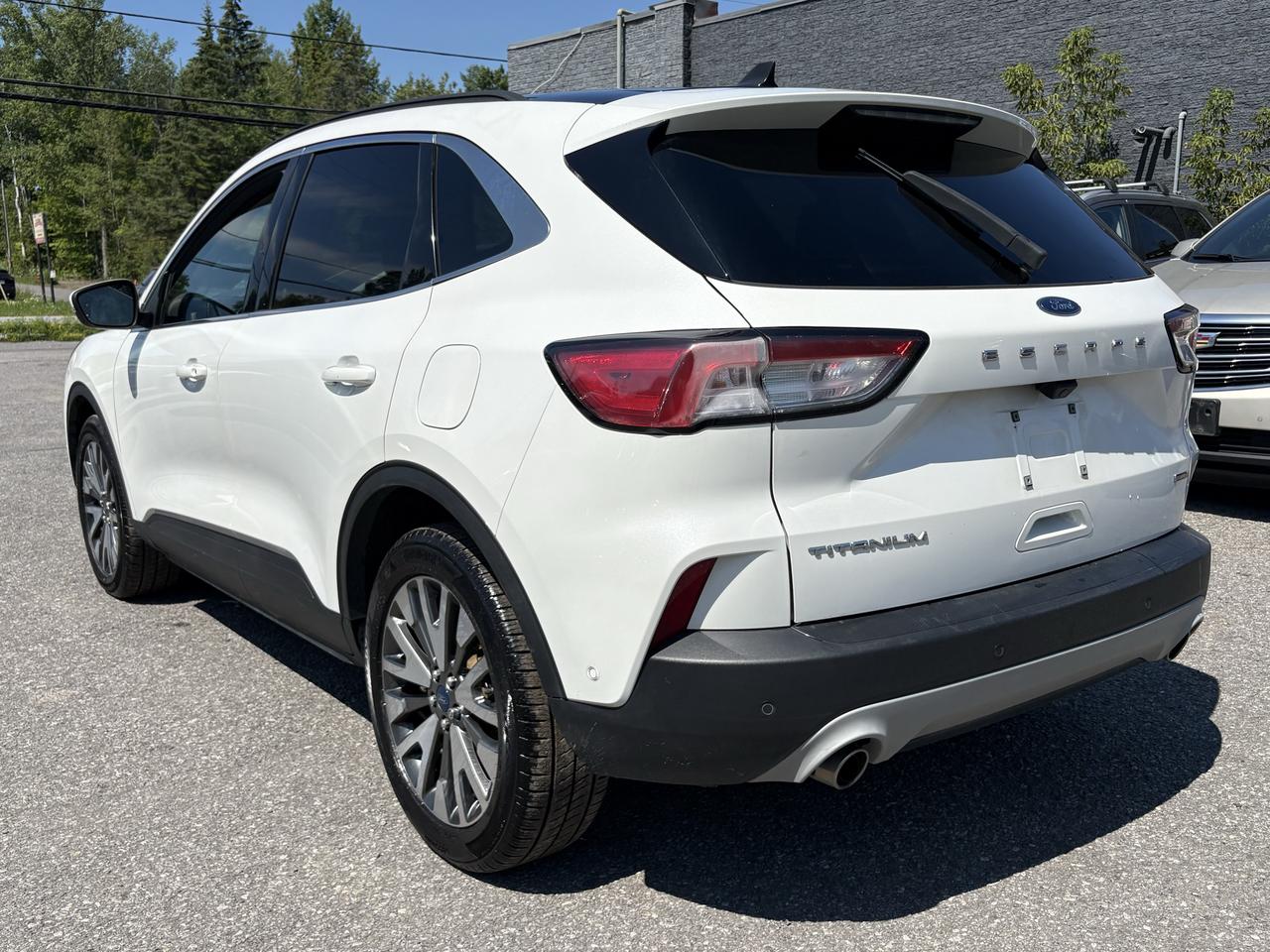 2020 Ford Escape Titanium Hybrid Photo4