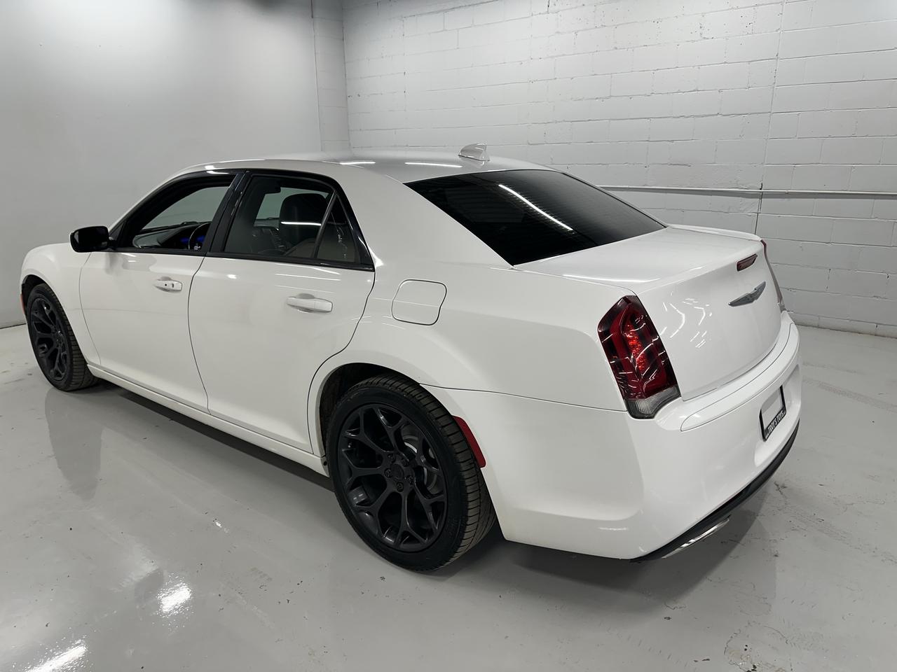 2019 Chrysler 300 300S RWD Photo36
