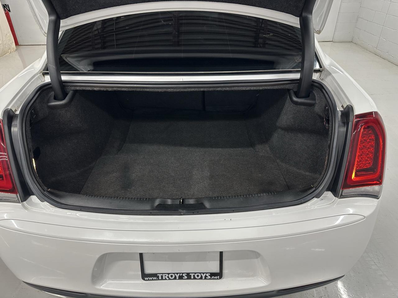 2019 Chrysler 300 300S RWD Photo39