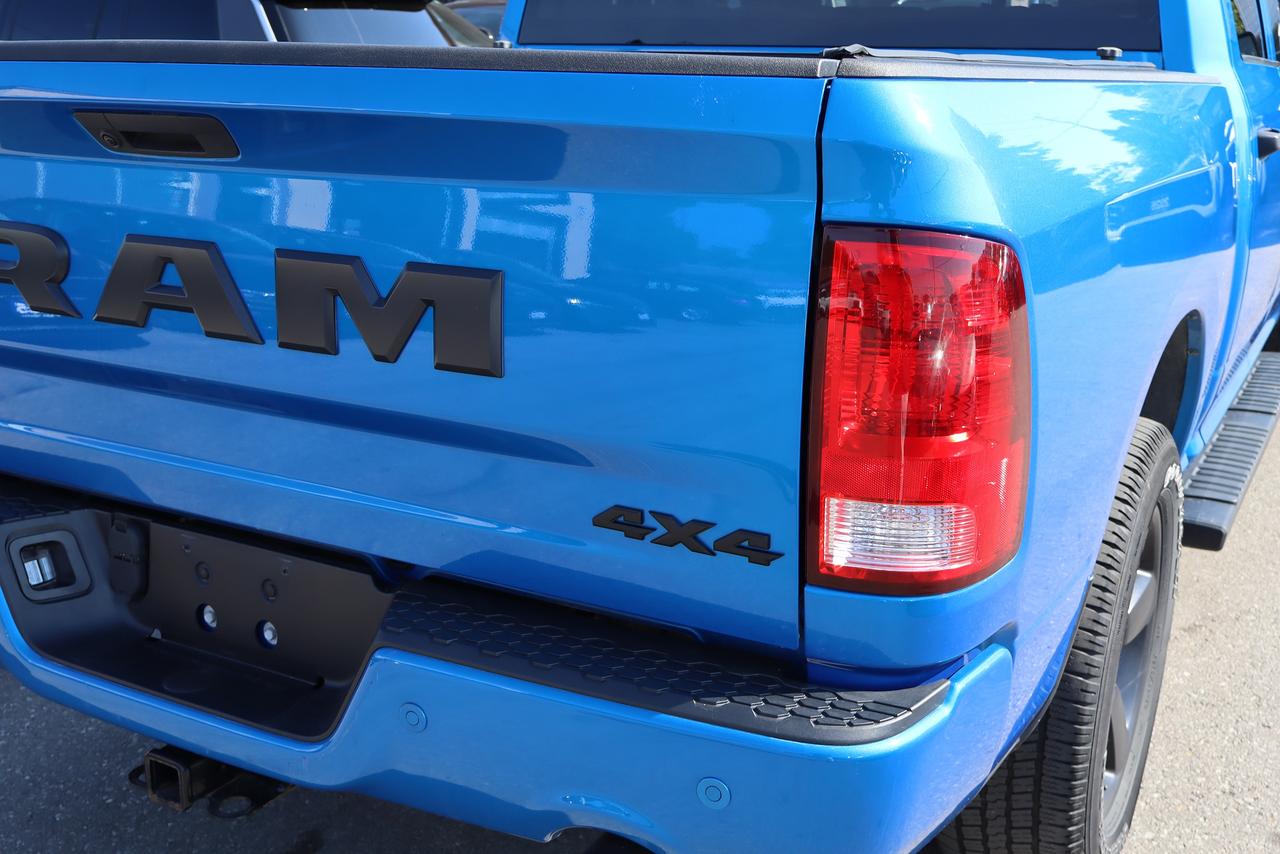2022 RAM 1500 Classic EXPRESS 4X4 CREW CAB 5'7" BOX Photo