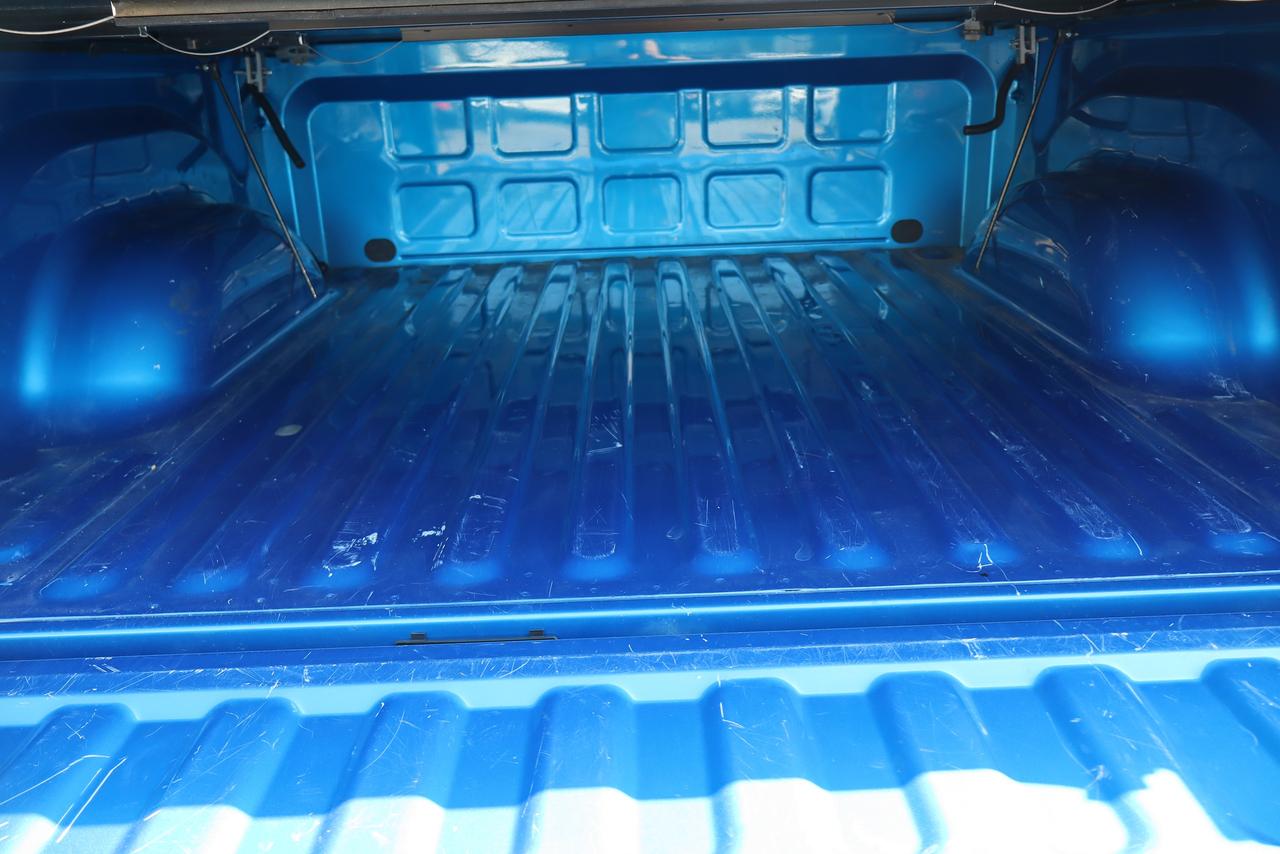 2022 RAM 1500 Classic EXPRESS 4X4 CREW CAB 5'7" BOX Photo