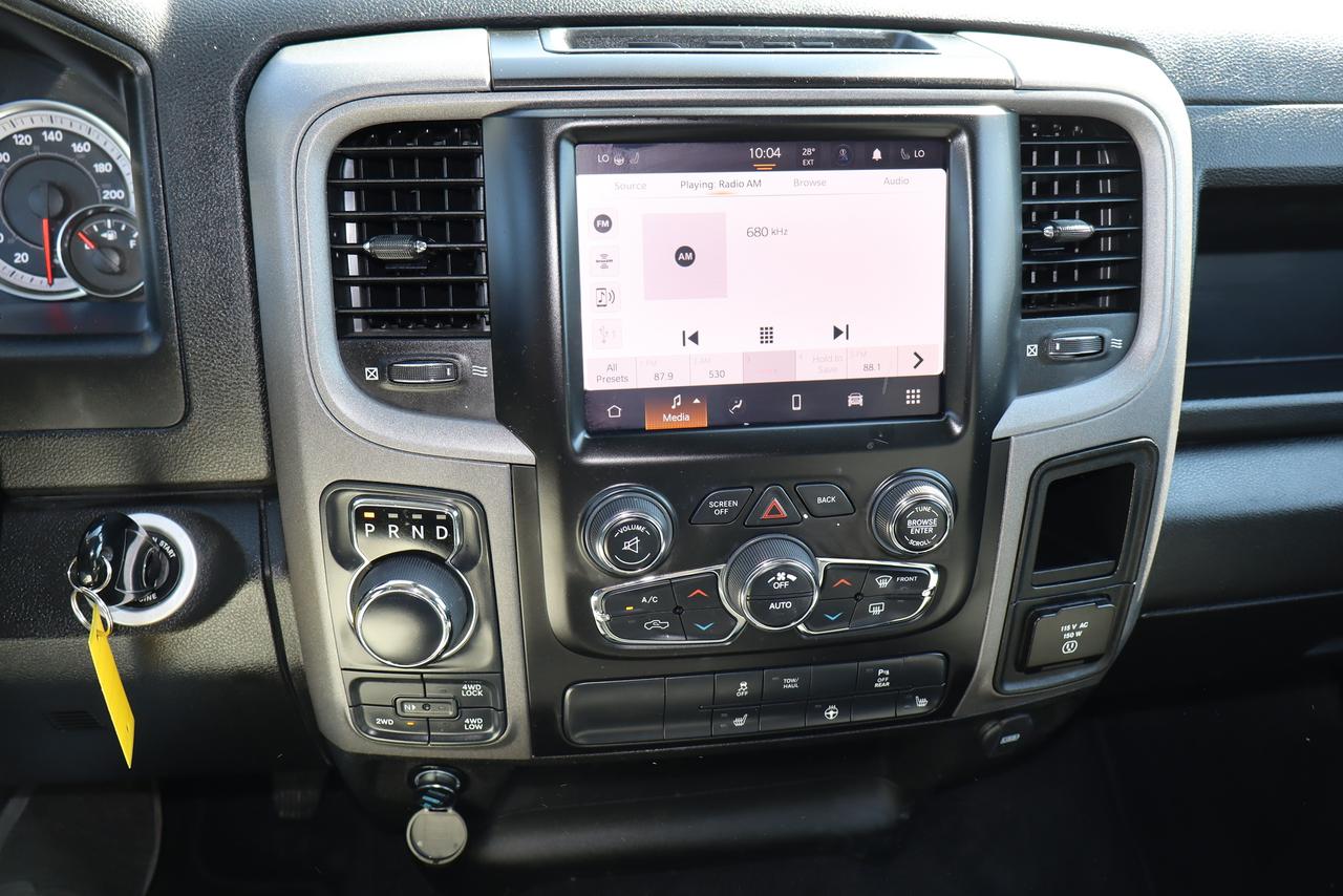 2022 RAM 1500 Classic EXPRESS 4X4 CREW CAB 5'7" BOX Photo