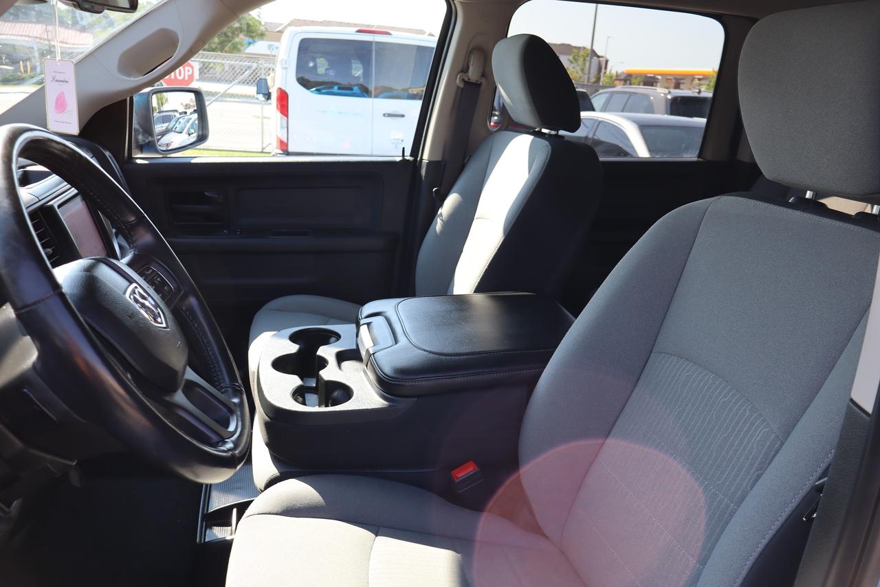 2022 RAM 1500 Classic EXPRESS 4X4 CREW CAB 5'7" BOX Photo
