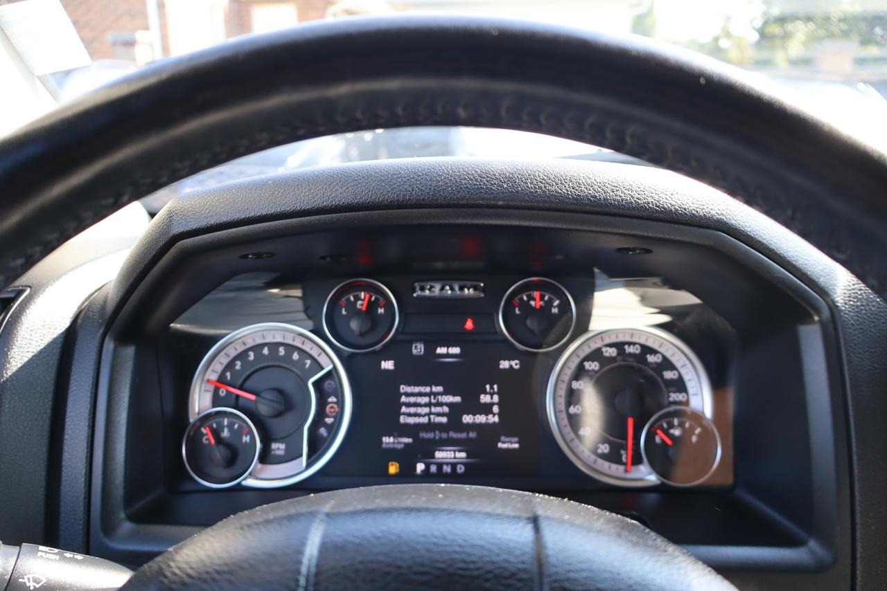 2022 RAM 1500 Classic EXPRESS 4X4 CREW CAB 5'7" BOX Photo