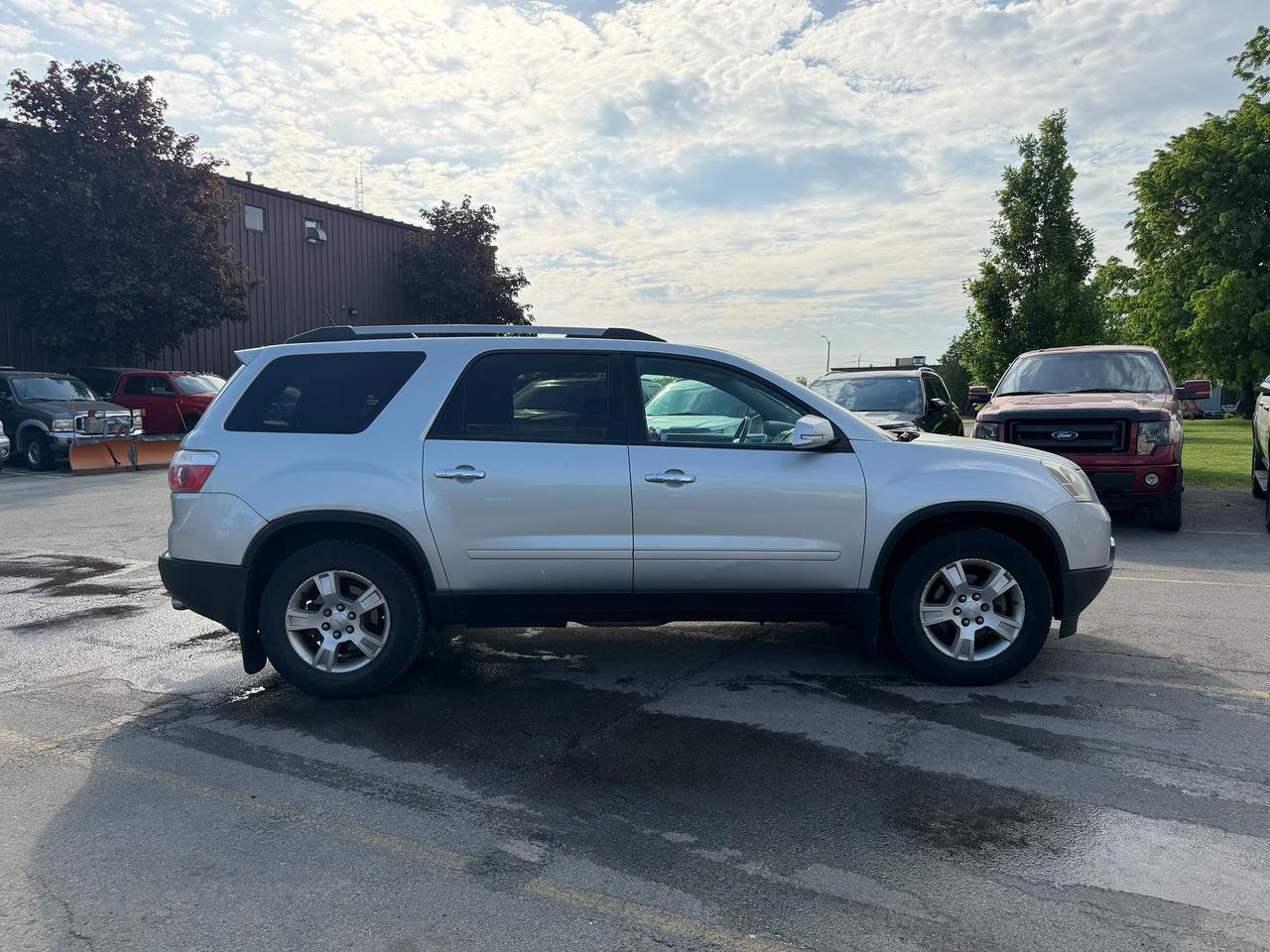 2010 GMC Acadia FWD 4dr SLE2 Photo