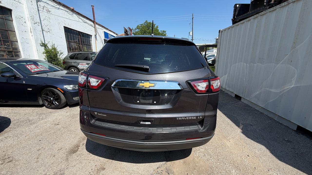 2016 Chevrolet Traverse LS Photo