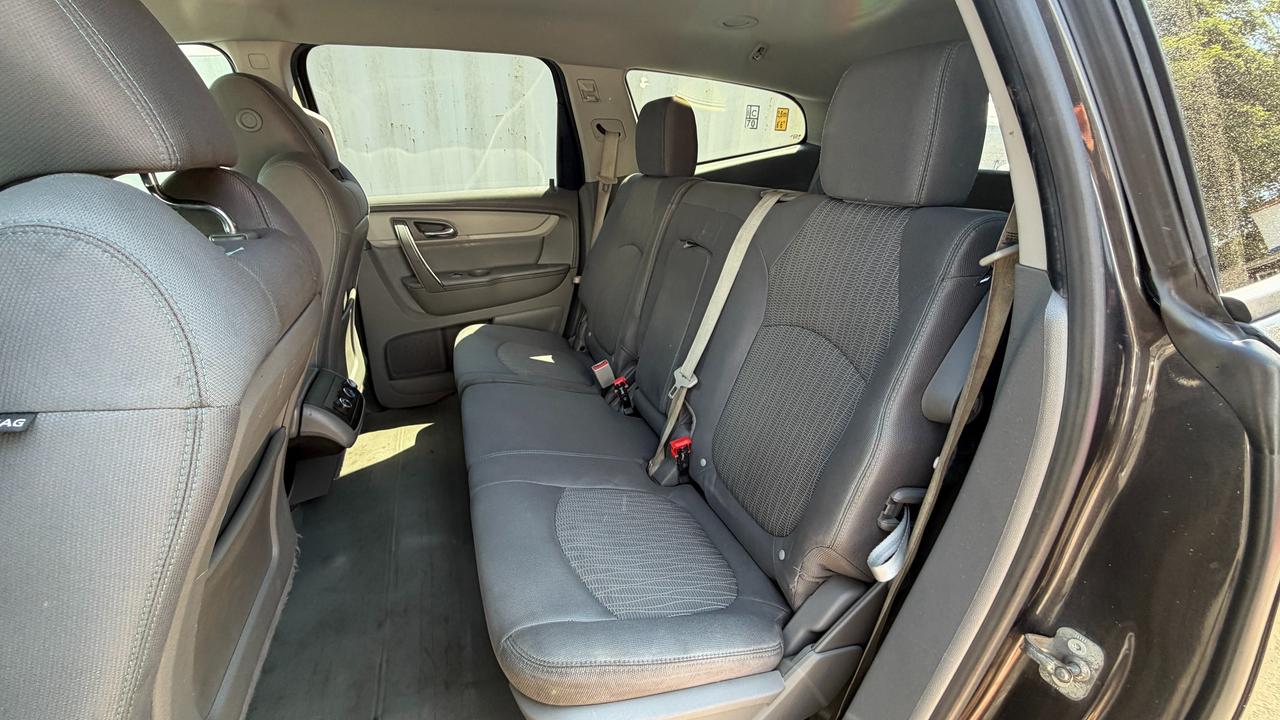 2016 Chevrolet Traverse LS Photo