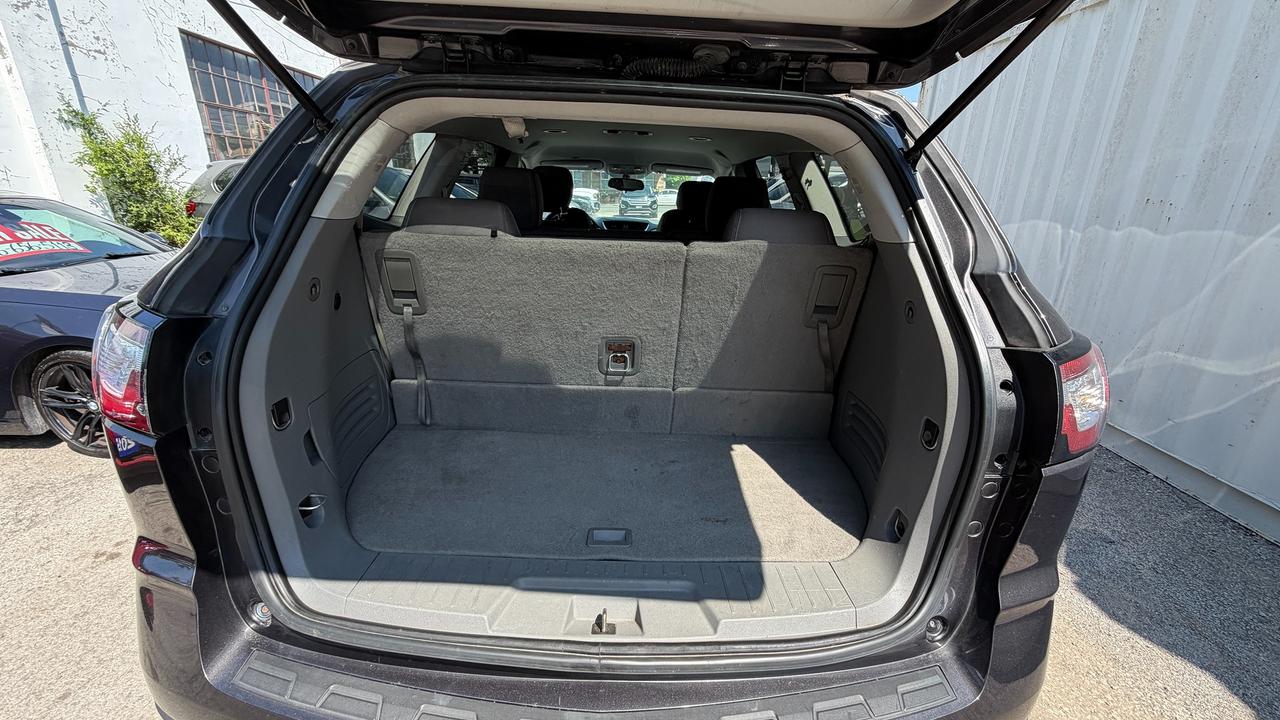 2016 Chevrolet Traverse LS Photo