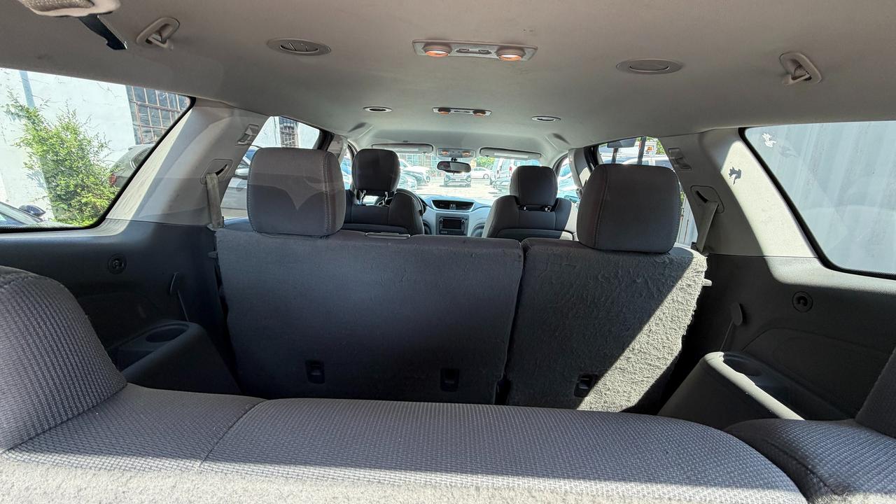 2016 Chevrolet Traverse LS Photo