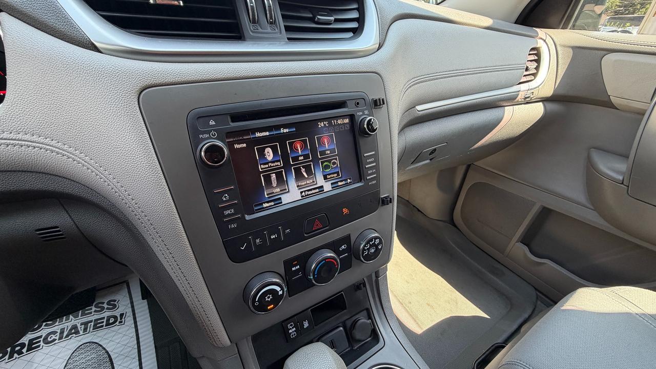 2016 Chevrolet Traverse LS Photo
