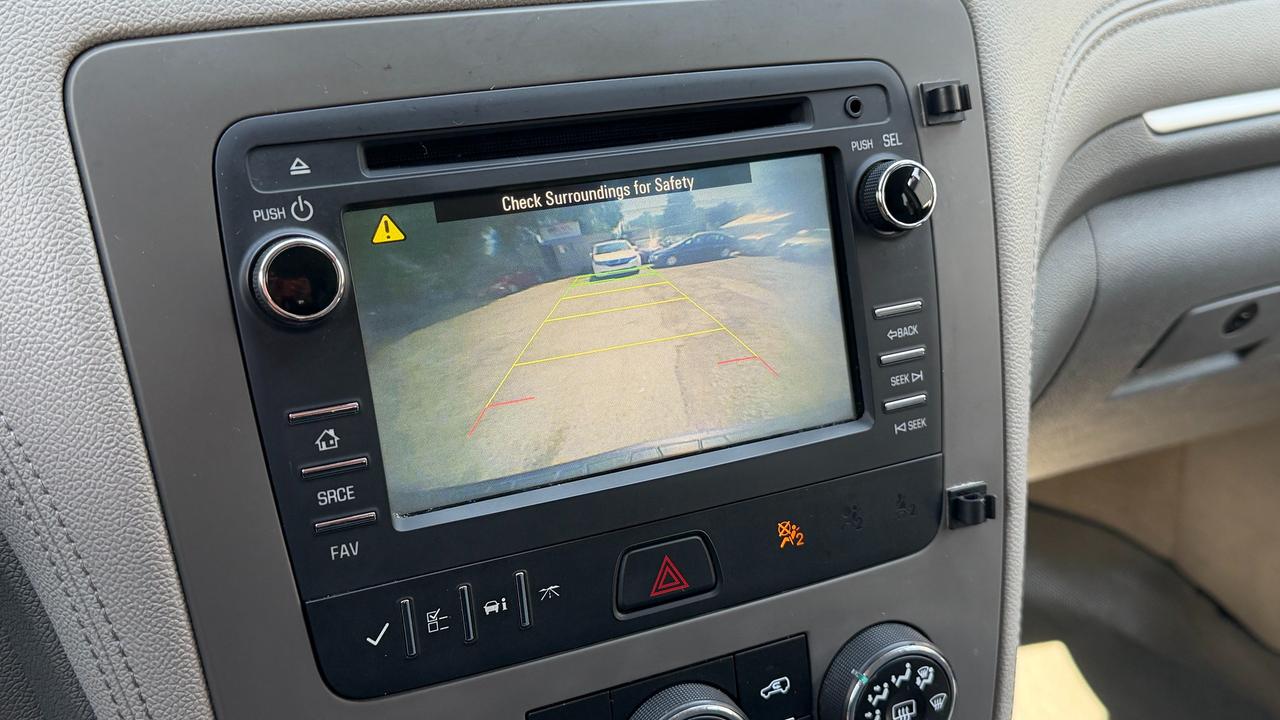 2016 Chevrolet Traverse LS Photo