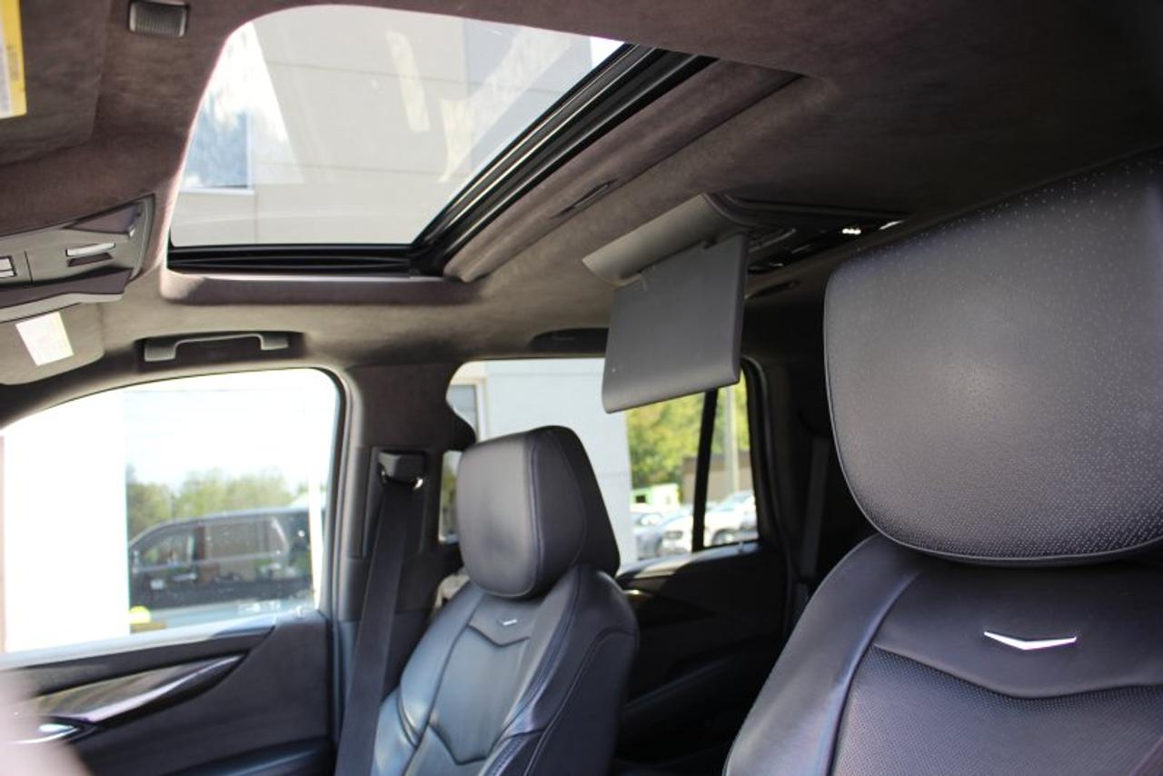 2018 Cadillac Escalade Platinum*LowKs*4x4*Heated Leather*SunRoof*Media Photo