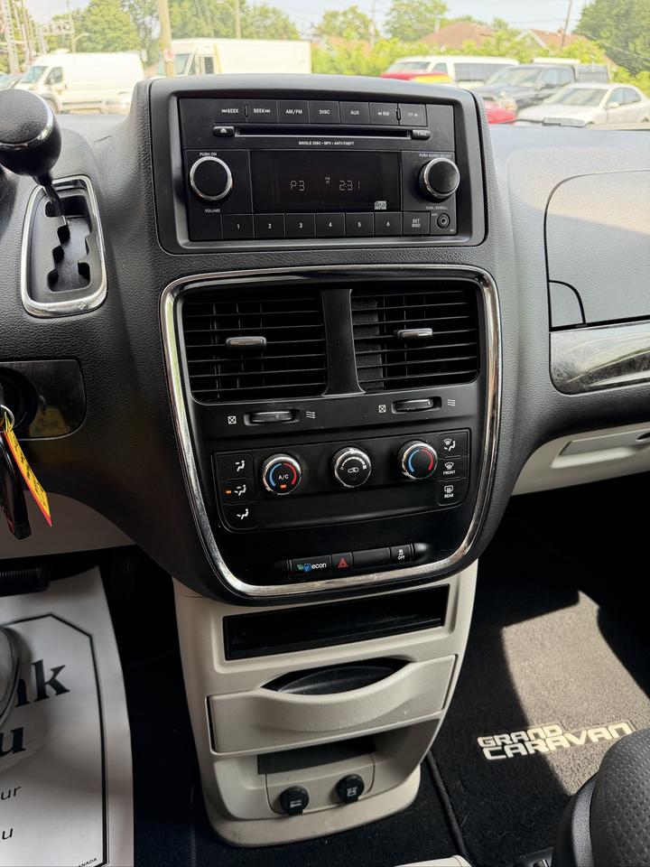 2016 Dodge Grand Caravan SXT Photo