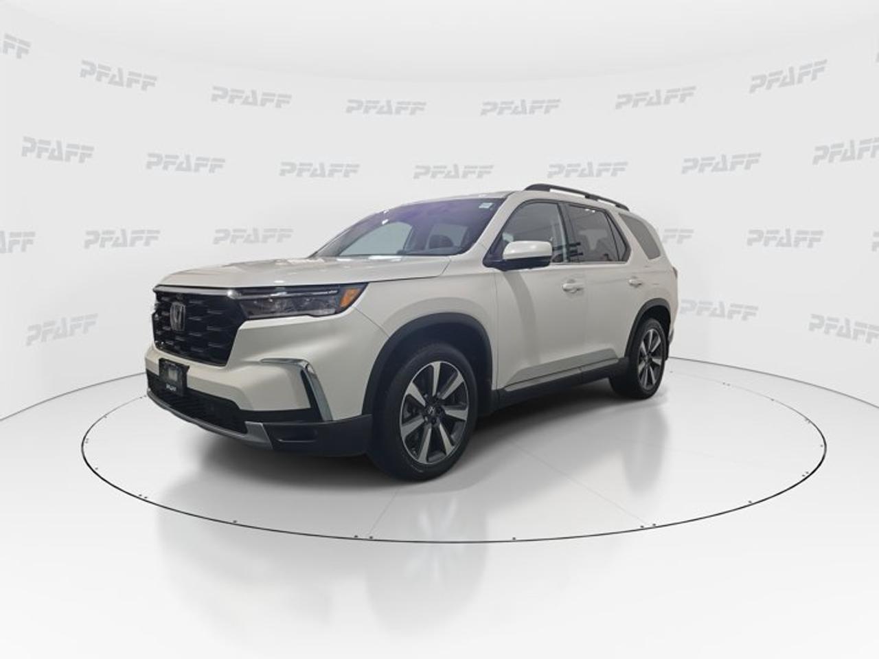 2025 Honda Pilot Touring Photo3