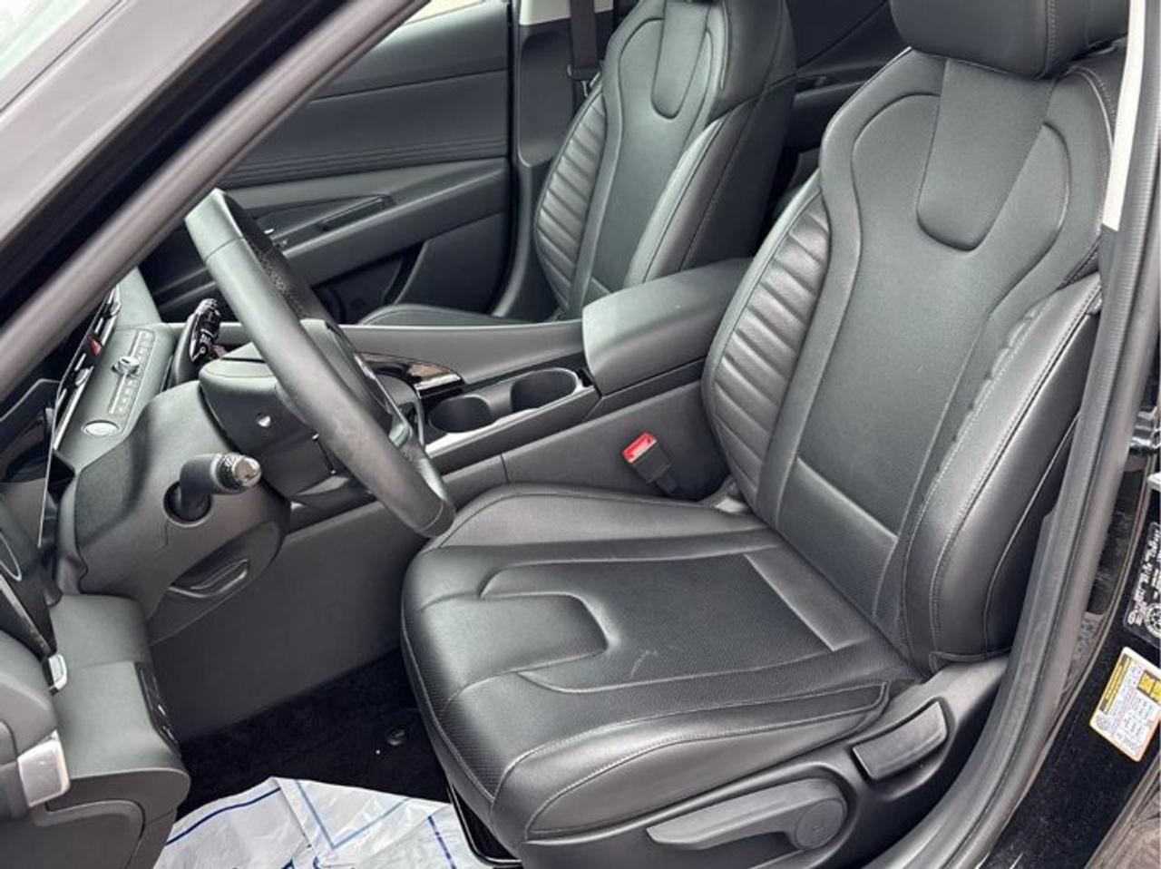 2025 Hyundai Elantra Luxury | Leather | Sunroof | Heated Seats + Steering | Remote Start | Adaptive Cruise | and More! Photo