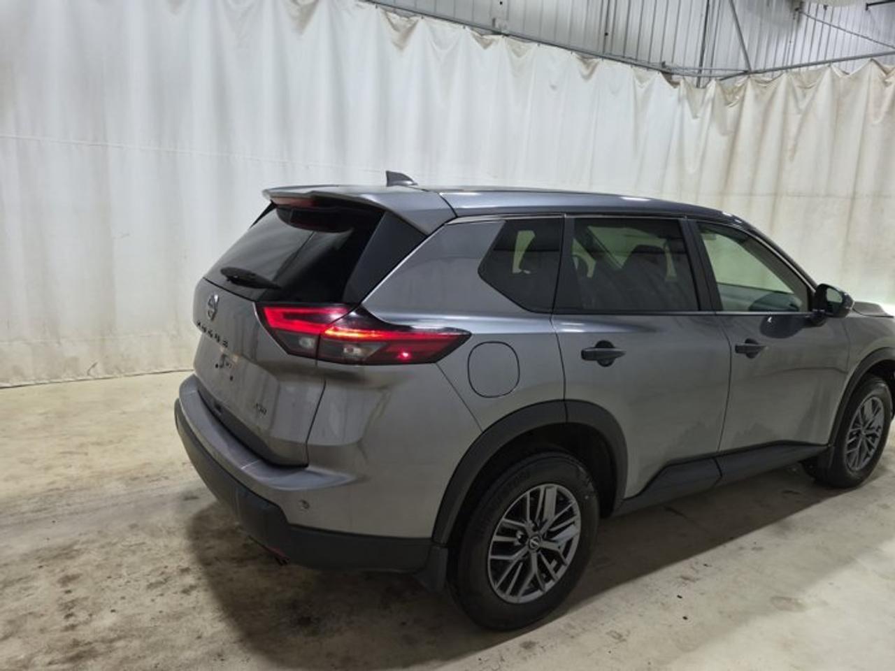 2024 Nissan Rogue S AWD | Heated Seats + Steering | CarPlay + Android Auto | Remote Start | Blind Spot | FCW & More ! Photo3